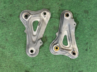 ขายึด Передней балки TOYOTA PRIUS OEM 52258-21040 52257-21040 ZVW30 2013 1F7 SILVER