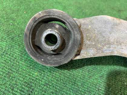 ยางแท่นเฟืองท้าย SUBARU LANCASTER OEM 41310AE001 BH9 2001 EJ254 AT