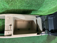 Бардачок подлокотник SUBARU LANCASTER OEM 92111AE010AC BH9 2001 GREEN 1U7