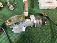 ชุดล็อกพร้อมกุญแจ SUBARU LANCASTER OEM 57491AE740 BH9 2001 GREEN 1U7