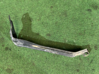 Крепление переднего бампера правое SUBARU LANCASTER OEM 57707AE230 BH9 2001 GREEN 1U7
