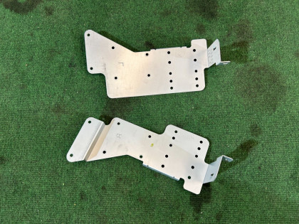 Крепление магнитофона SUBARU LANCASTER OEM 66201AE000 BH9 2001