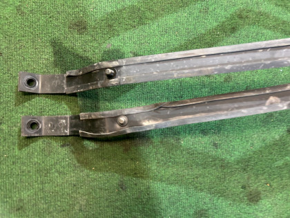 フューエルタンクバンド SUBARU LANCASTER OEM 42017AE010 42017AE000 BH9 2001 EJ254 AT