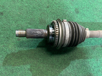 เพลาขับหน้า SUBARU LANCASTER OEM 28321FE040 BH9 2001 EJ254 AT
