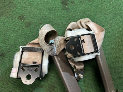 Rear seat belts SUBARU LANCASTER OEM 64660AE000ML 64660AE010ML BH9 2001 GREEN 1U7