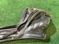 ยางขอบประตูขวา SUBARU LANCASTER OEM 63521AE020 BH9 2001 GREEN 1U7