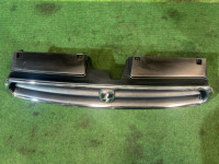 Grelha do radiador SUBARU LEGACY OEM 91061AC200 BG5 1998 White 51E