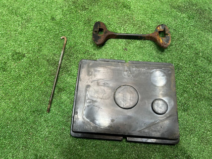 Soporte de batería SUBARU FORESTER OEM 82122FC000 82182AA040 82161AA040 SF5 1997