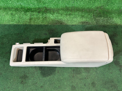 ช่องเก็บของและที่วางแขน 92111AG060WA SUBARU OUTBACK