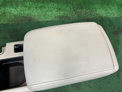 Guantera y reposabrazos SUBARU OUTBACK OEM 92111AG060WA BP9 2004 GOLD 39J