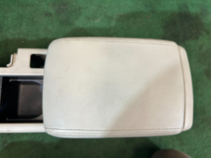Guantera y reposabrazos SUBARU OUTBACK OEM 92111AG060WA BP9 2004 GOLD 39J