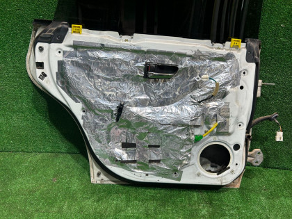 Дверь задняя левая SUBARU LEGACY OEM 60400AE410 BH5 2002 WHITE 51E