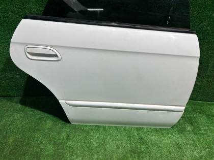 Puerta trasera derecha SUBARU LEGACY OEM 60400AE400 BH5 2002 WHITE 51E