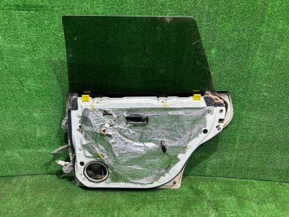 Puerta trasera derecha SUBARU LEGACY OEM 60400AE400 BH5 2002 WHITE 51E