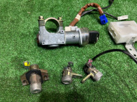 สวิตช์กุญแจสตาร์ท Комплект замков SUBARU LEGACY OEM 57491AE750 BH5 2002 WHITE 51E