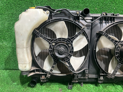 Radiador del motor SUBARU LEGACY OEM 45111AE032 BH5 2002 EJ208 MT5