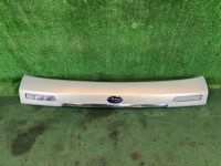 แผงตกแต่งฝาท้าย Вставка между стопов SUBARU OUTBACK OEM 84261AG050GA BP9 2004 GOLD 39J
