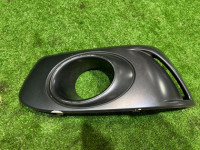 Right fog light surround cover SUBARU LEGACY OEM 57731AE300 BH5 2002 WHITE 51E