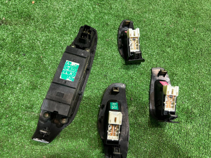 กล่องควบคุมกระจกไฟฟ้า черный SUBARU LEGACY OEM 83071AE000 BE5 BH5 1999 EJ208 MT5