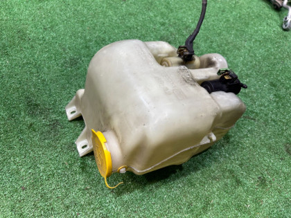 กระปุกน้ำฉีดกระจก SUBARU LANCASTER OEM 86610AE010 BH9 1998 EJ254 AT