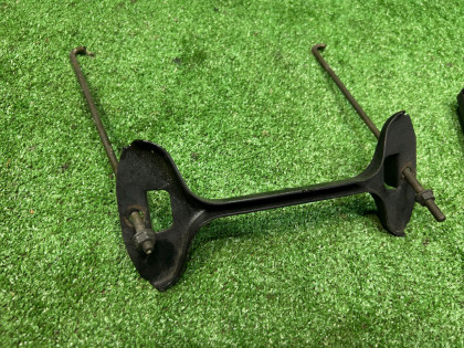 Крепление аккумулятора SUBARU LANCASTER OEM 82182AA040 82161AA040 82122AA011 BH9 1998