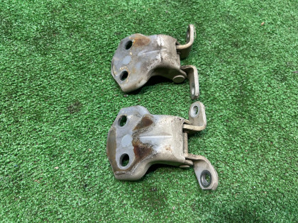 Left front door hinges SUBARU LANCASTER OEM 61220AC000 61220AC010 BH9 1998 BEIGE 8L5
