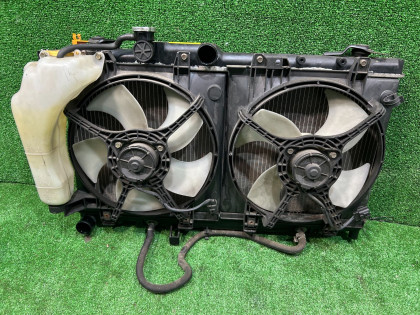 Радиатор двигателя SUBARU LANCASTER OEM 45111AE001 BH9 BE9 1998 EJ254 AT