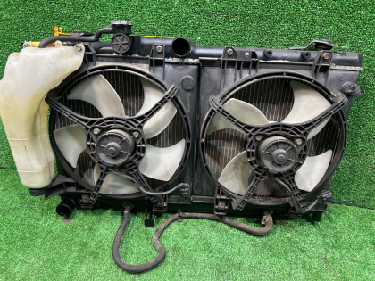Радиатор двигателя SUBARU LANCASTER OEM 45111AE001 BH9 BE9 1998 EJ254 AT