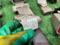 リアシートベルト SUBARU LANCASTER OEM 64660AE000GE 64660AE010GE BH9 1998 BEIGE 8L5