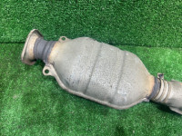 ท่อไอเสียท่อนกลาง SUBARU LANCASTER OEM 44200AE050 BH9 1998 EJ254 AT