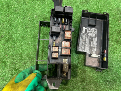Caja de fusibles SUBARU FORESTER OEM 82231FC000 SF5 1997 EJ20G AT
