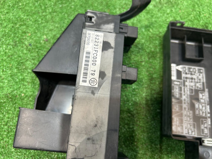 Caja de fusibles SUBARU FORESTER OEM 82231FC000 SF5 1997 EJ20G AT