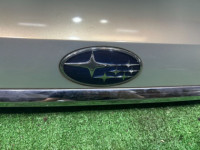 Embellecedor del portón trasero SUBARU OUTBACK OEM 84261AG143GA BP9 2006 GOLD 39J