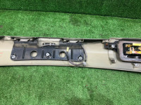 Embellecedor del portón trasero SUBARU OUTBACK OEM 84261AG143GA BP9 2006 GOLD 39J