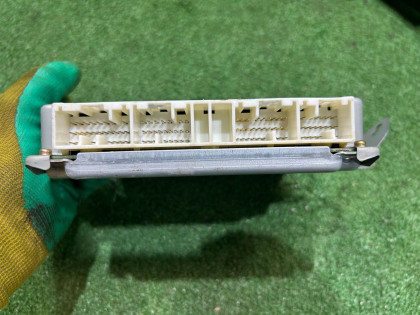 エンジンコンピューター SUBARU LANCASTER OEM 22611AG782 BHE 2001 EZ30 AT