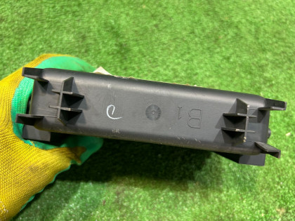 オーディオ下小物入れ SUBARU LANCASTER OEM 92173AE020 BH9 2001 WHITE 07C, 081