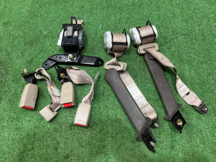 เข็มขัดนิรภัยด้านหลัง 64660AE000GE 64660AE010GE SUBARU LANCASTER