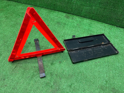 Triángulo de emergencia SUBARU LEGACY LANCASTER OEM 97030AC061 BHE 2000