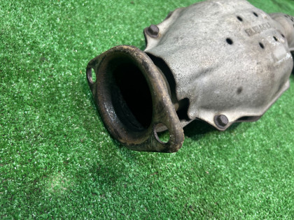 ท่อไอเสียท่อนกลาง катализатор SUBARU LEGACY OEM 44200AE021 BE5 BH5 2000 EJ206 AT