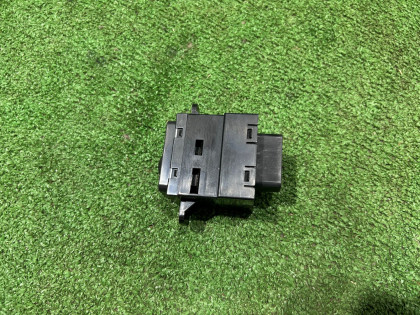 Seat heater switches SUBARU OUTBACK OEM 83245AG020 BPE 2004 EZ30 AT
