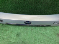 バックドアガーニッシュ SUBARU OUTBACK OEM 84261AG050GA BPE 2004 GOLD 39J