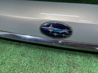 バックドアガーニッシュ SUBARU OUTBACK OEM 84261AG050GA BPE 2004 GOLD 39J