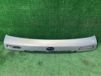 バックドアガーニッシュ SUBARU OUTBACK OEM 84261AG050GA BPE 2004 GOLD 39J