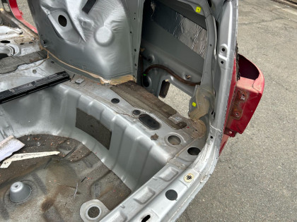 Sección trasera de la carrocería Rear Cut SUBARU LEGACY OEM 51410AC471 51410AC891 BG5 1997 RED