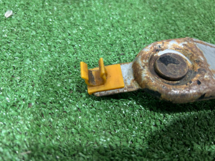 Держатель палки капота SUBARU LEGACY OEM 57255AA000 BG5 1997 RED