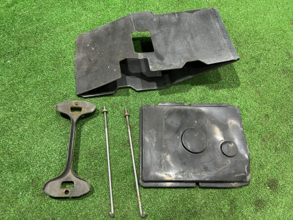 Soporte de batería SUBARU FORESTER OEM 82182AA040 82161AA040 82122AA011 SG5 2007