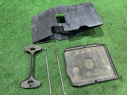 Soporte de batería SUBARU FORESTER OEM 82182AA040 82161AA040 82122AA011 SG5 2007