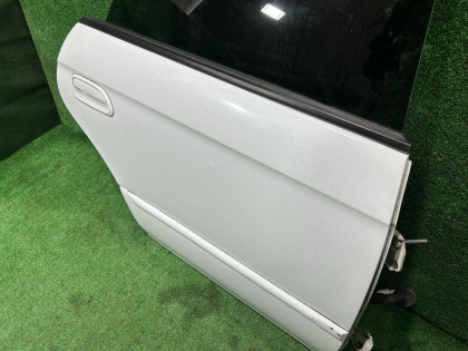 Porta traseira direita SUBARU LEGACY OEM 60400AE400 BE5 2000 WHITE 51E