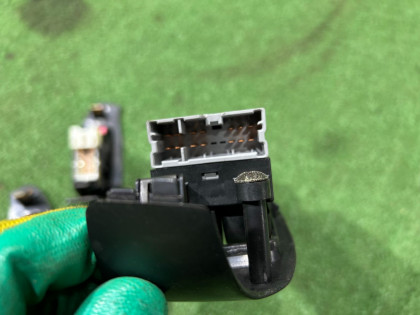 กล่องควบคุมกระจกไฟฟ้า черный SUBARU LEGACY OEM 83071AE060, 83071AE040 BE5 2000 EJ206 AT