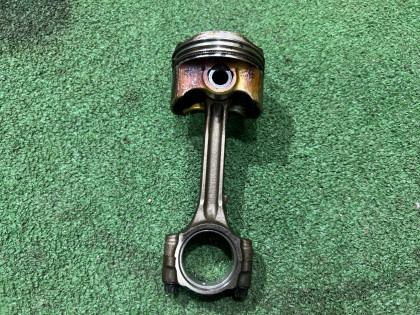 Pistão с шатуном гибрид SUZUKI HUSTLER OEM 123456789 MR41S 2017 R06A